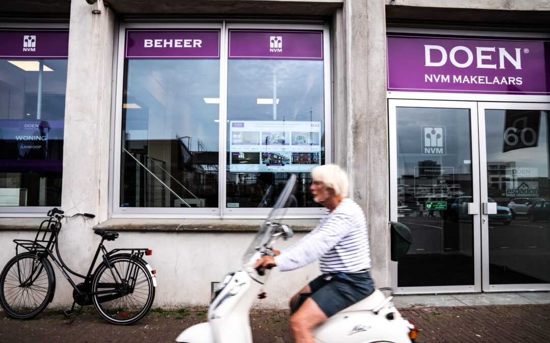 Doen Makelaars kiest voor moderne digitale raampresentatie in de etalage