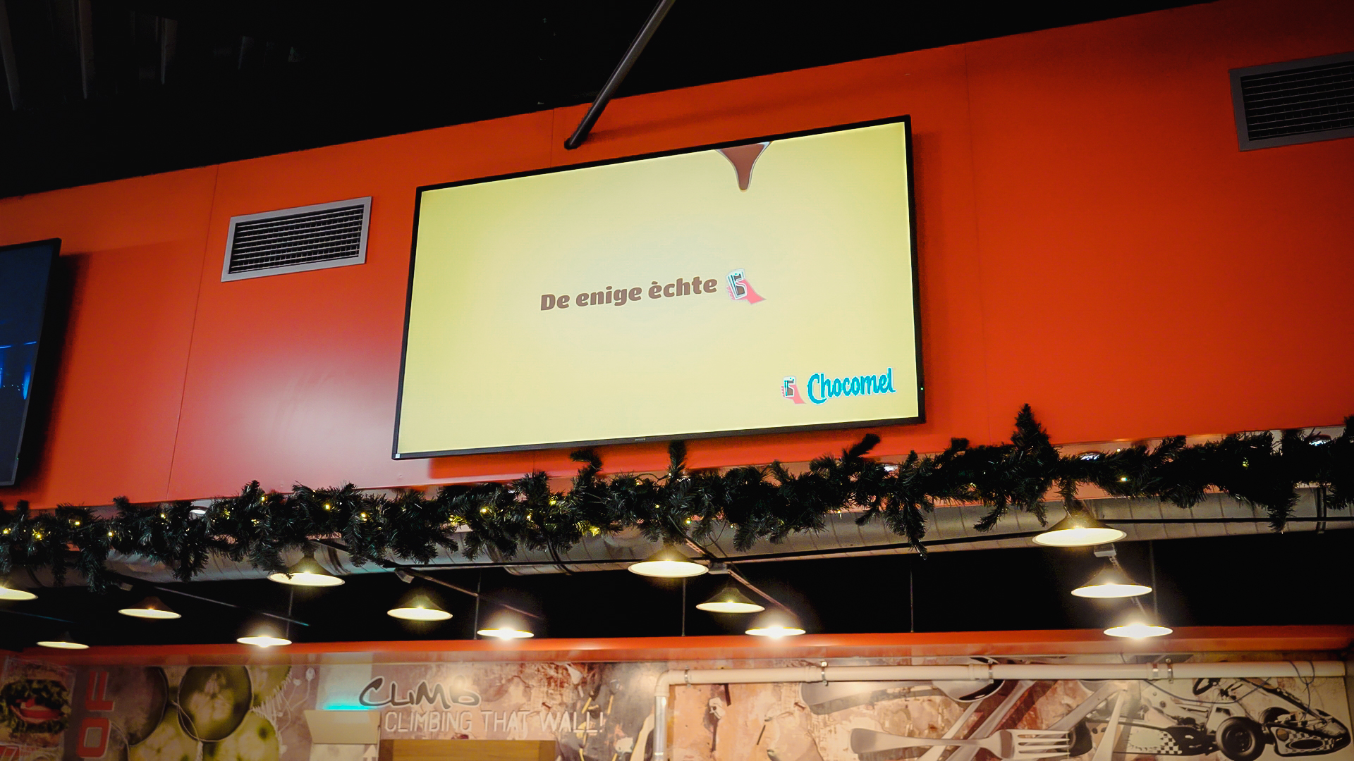 Horeca adverteerder Uithof met onze narrowcasting schermen