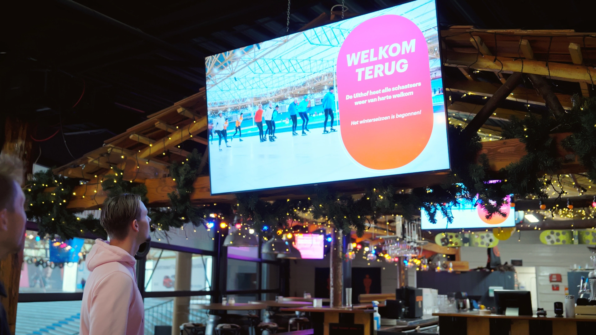 Welkom terug narrowcasting scherm bij De Uithof, geïnstalleerd door Marketing in Beeld voor interactieve narrowcasting.