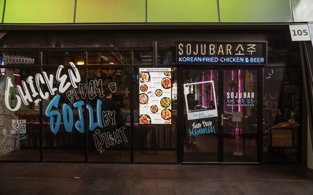 Digitale Menukaarten Etalage - SojuBar Rotterdam