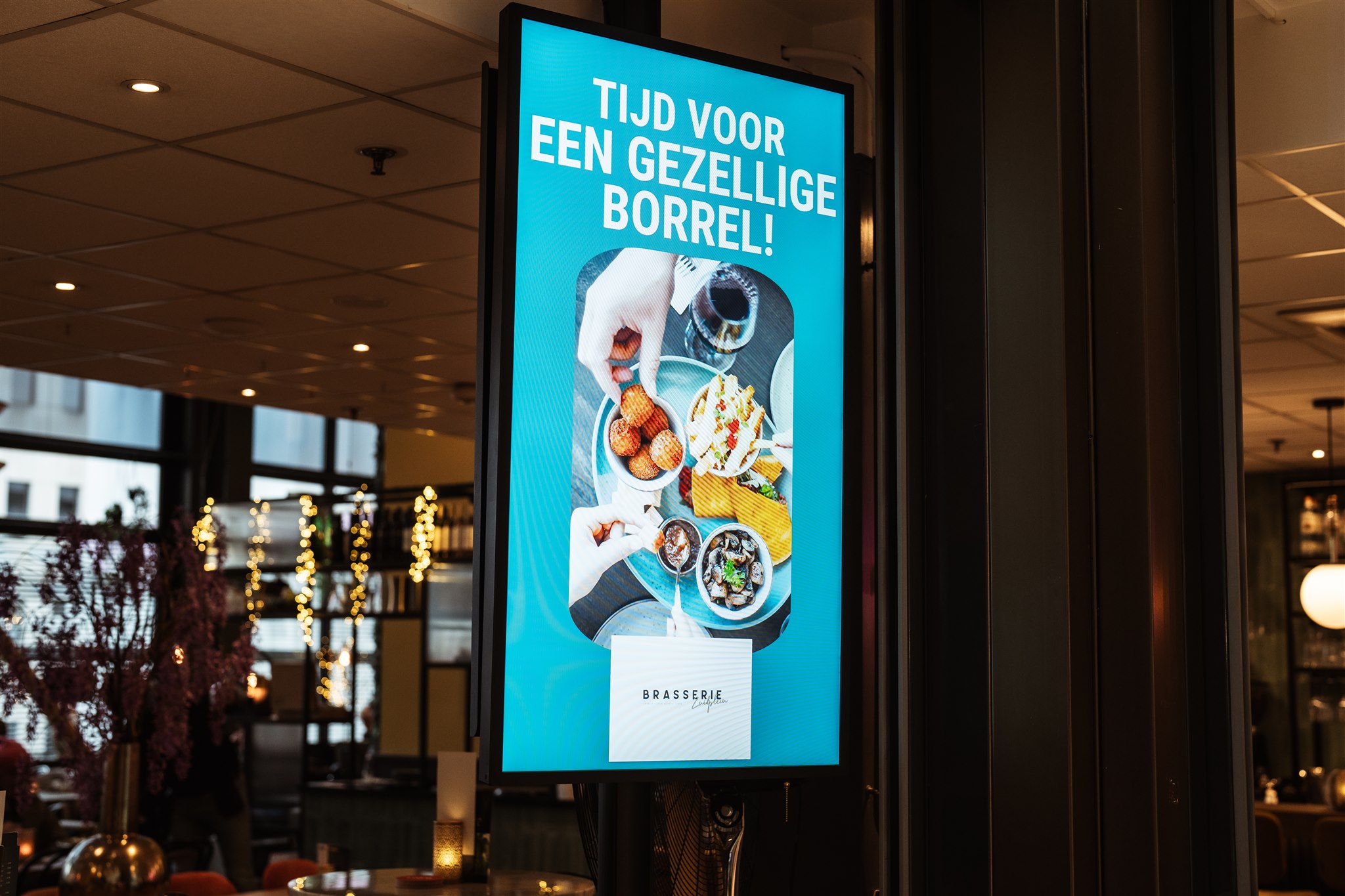 Narrowcasting menubord in snackbar met dynamische prijzen en foto's