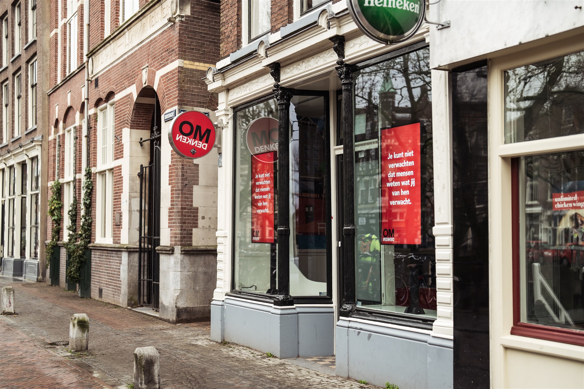 Narrowcasting voorbeeld in een winkelomgeving van Marketing in Beeld (Jan) dat laat zien wat je kunt bereiken met narrowcasting, zoals het verhogen van klantbetrokkenheid, stimuleren van aankopen en tonen van actuele aanbiedingen op digitale schermen.