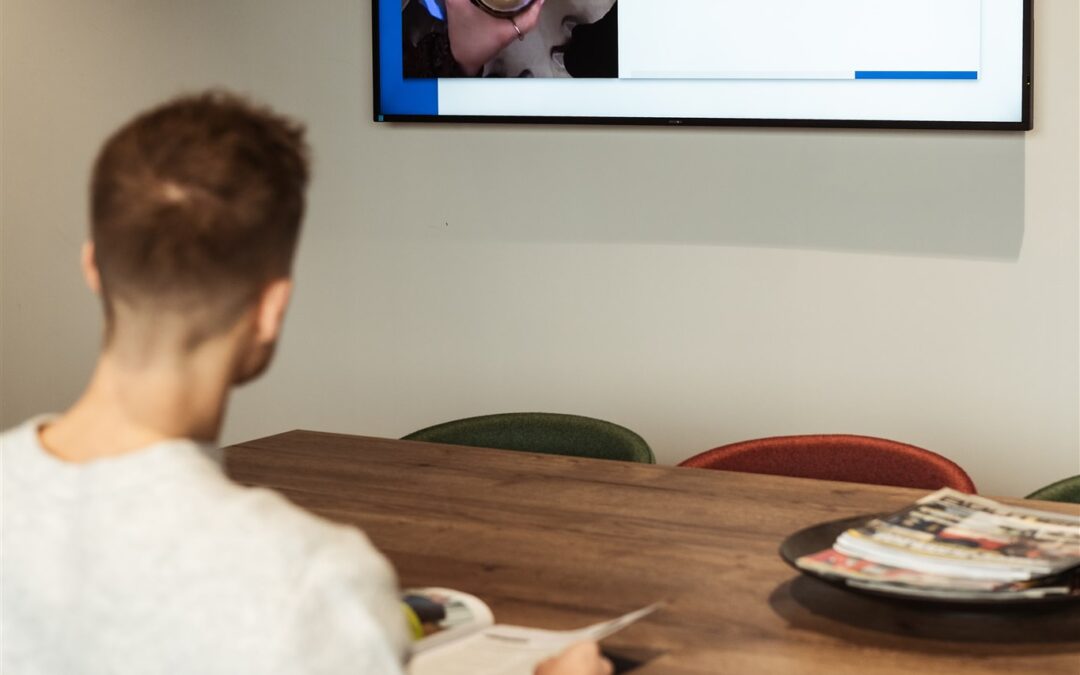 Narrowcasting op kantoorvloer met Instagram weerbericht, verkeer en bedrijfsnieuws