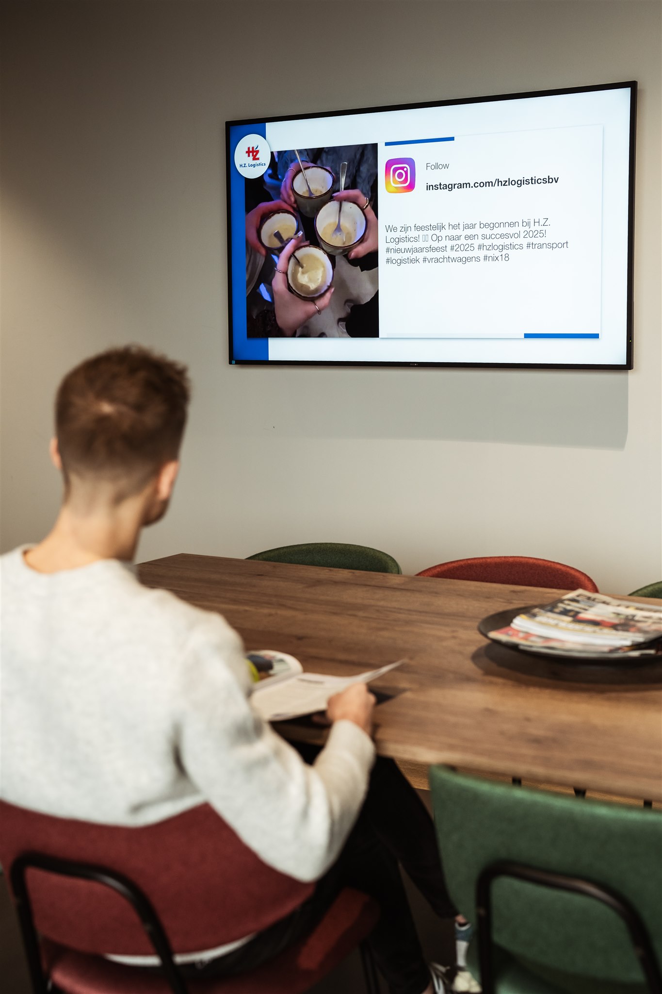 Narrowcasting op kantoorvloer met Instagram weerbericht, verkeer en bedrijfsnieuws