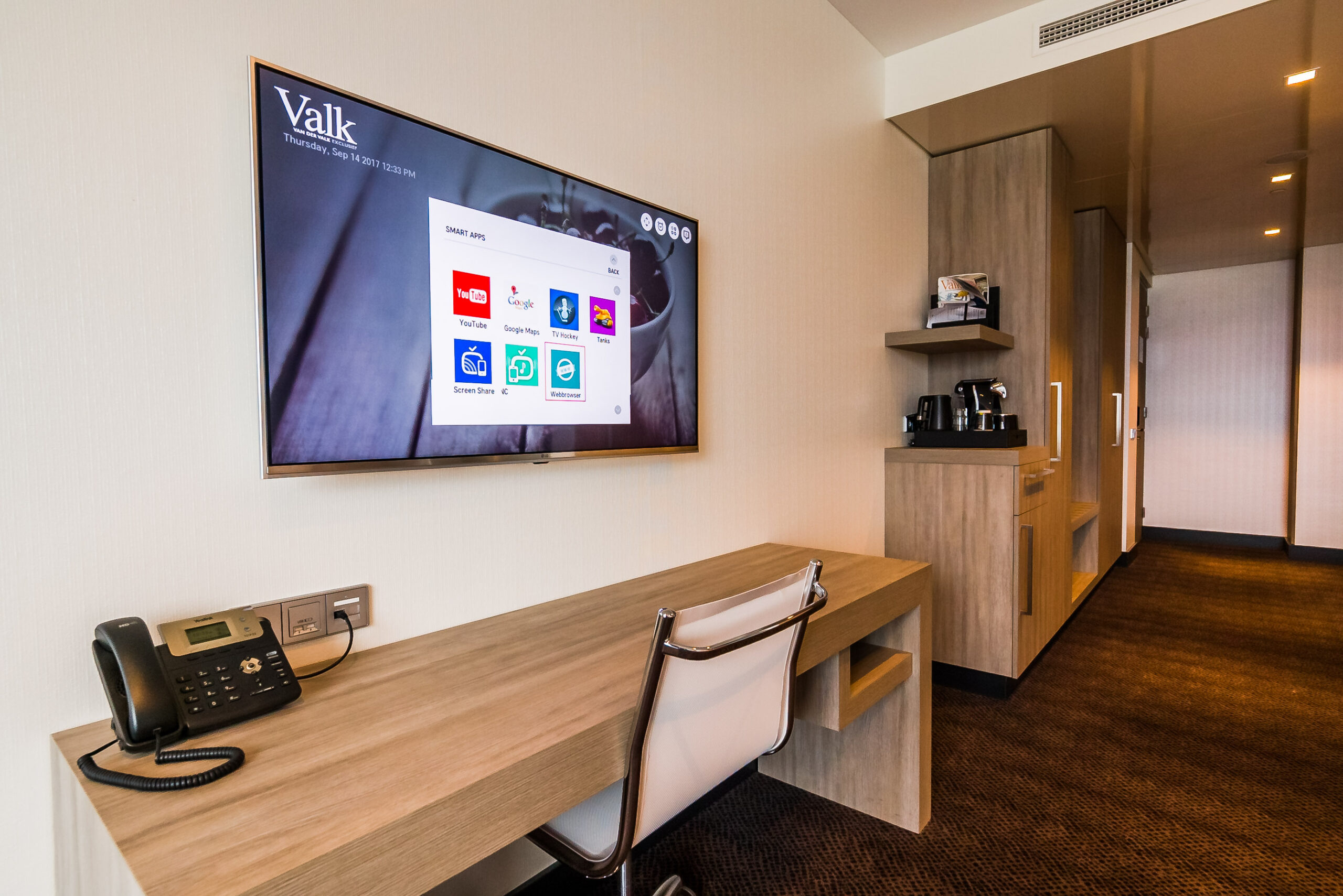 Gast streamt Netflix op hotel TV met smart tv functionaliteit