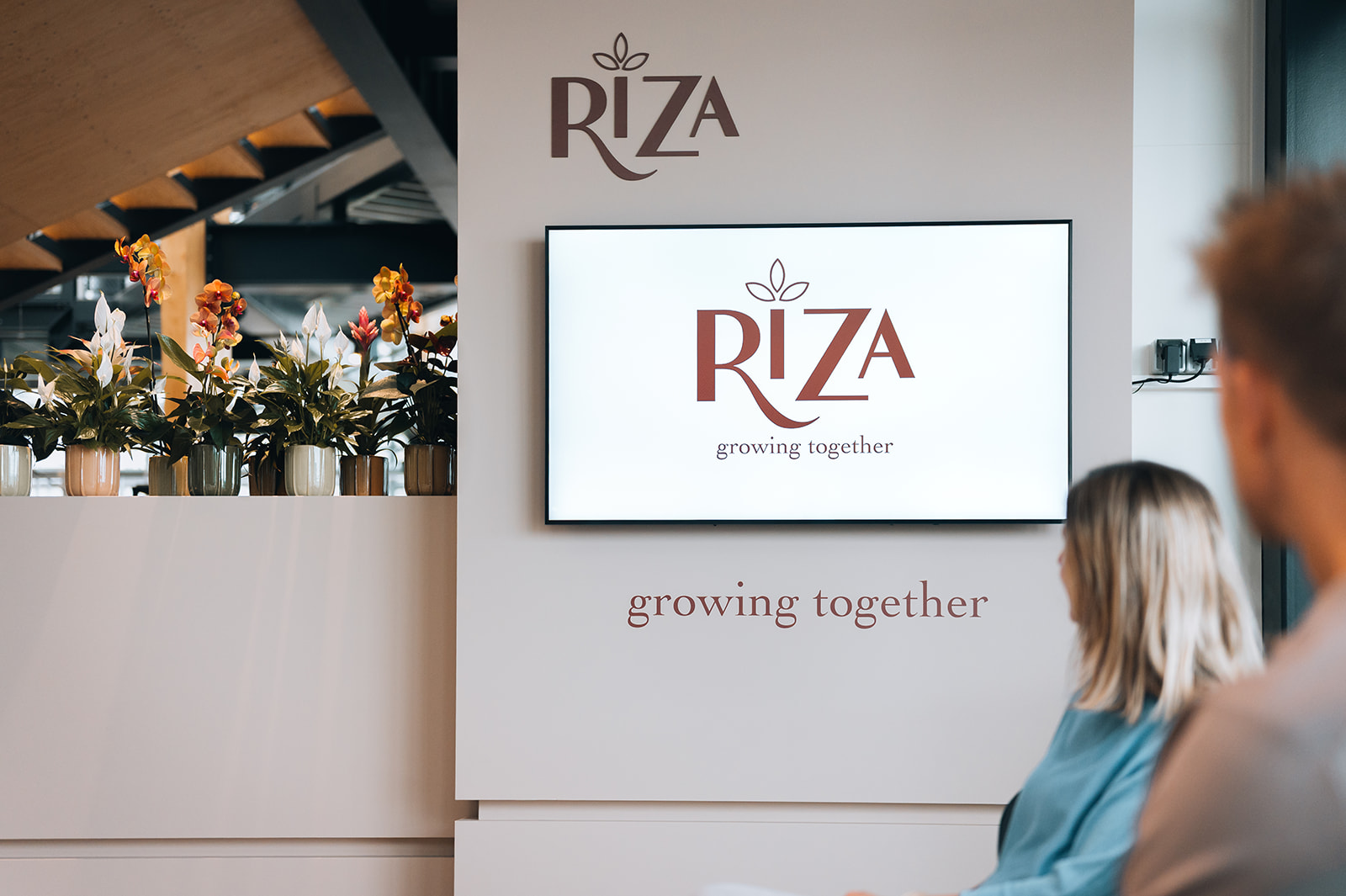 Riza Growers versterkt het experience center met interactieve schermen