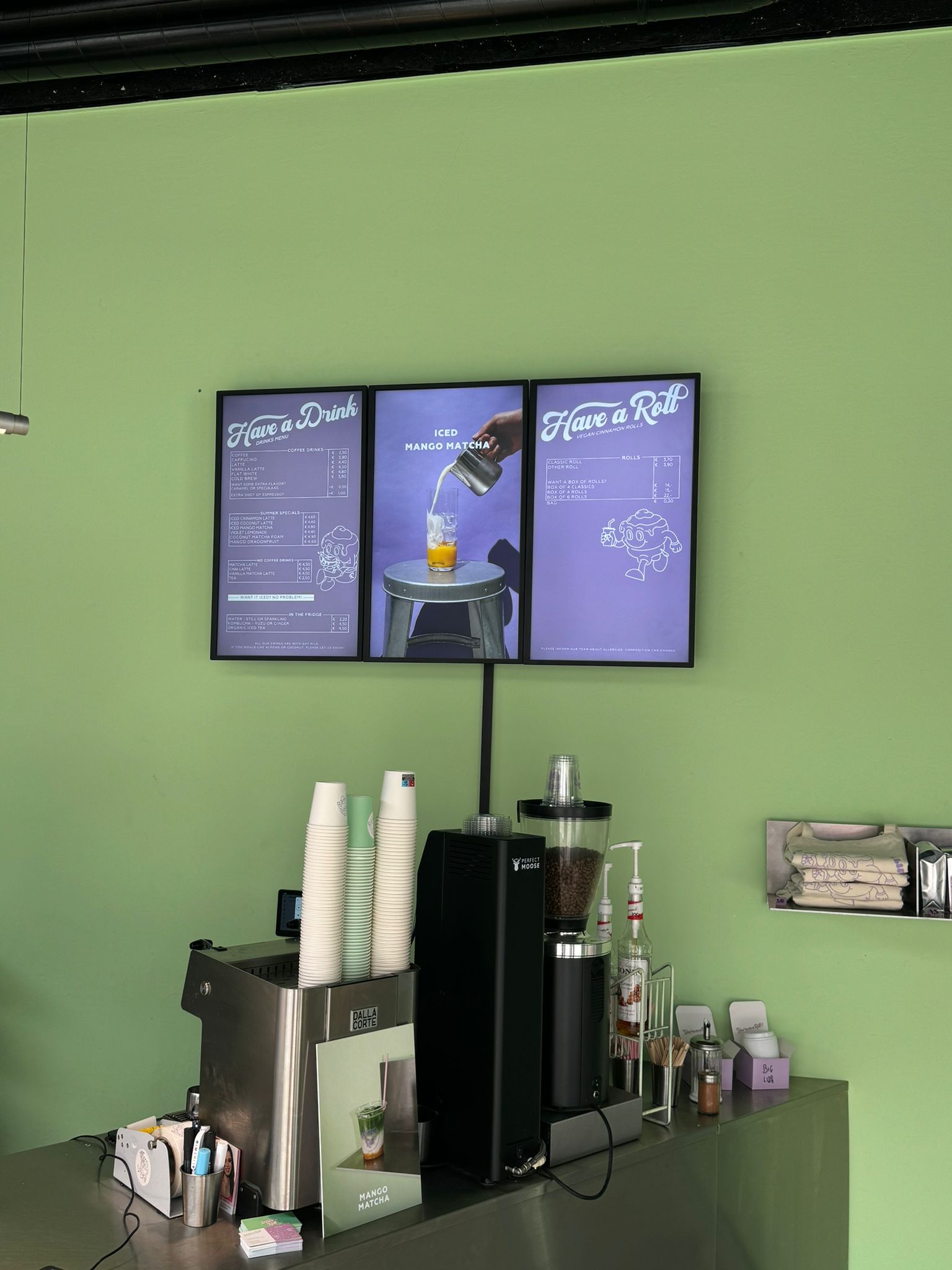 Havearoll - Digitale Menuschermen - MIB Horecazaak van Have a Roll waar digitale menuborden de winkelbeleving versterken